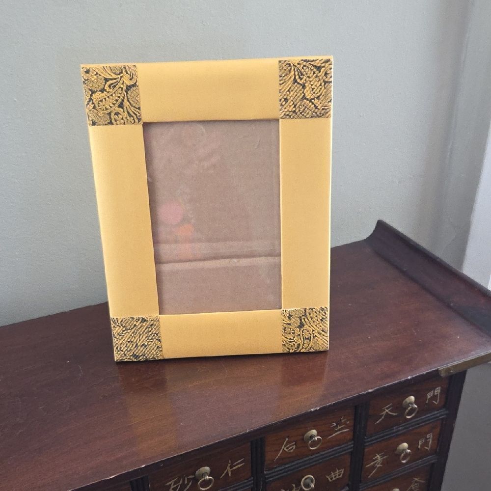 Elegant Gold Picture Frame